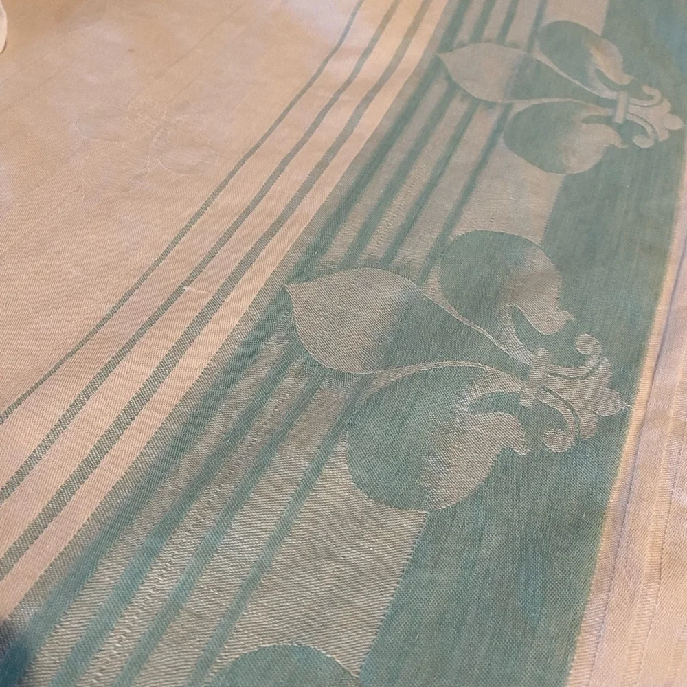 Vintage Table Cloth 5”/4.8 White & Blue Beautiful! 🍃